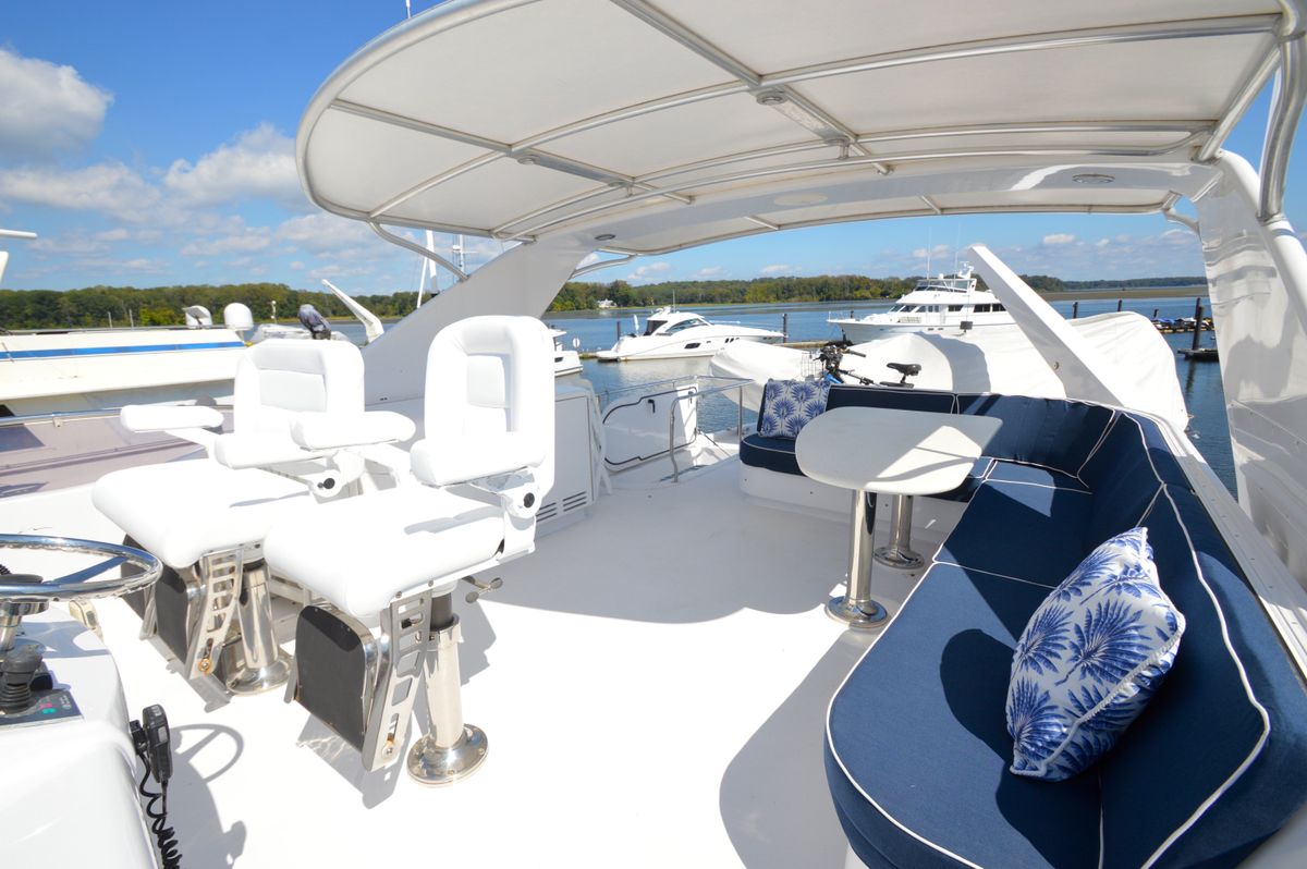2006 Hatteras 64 
