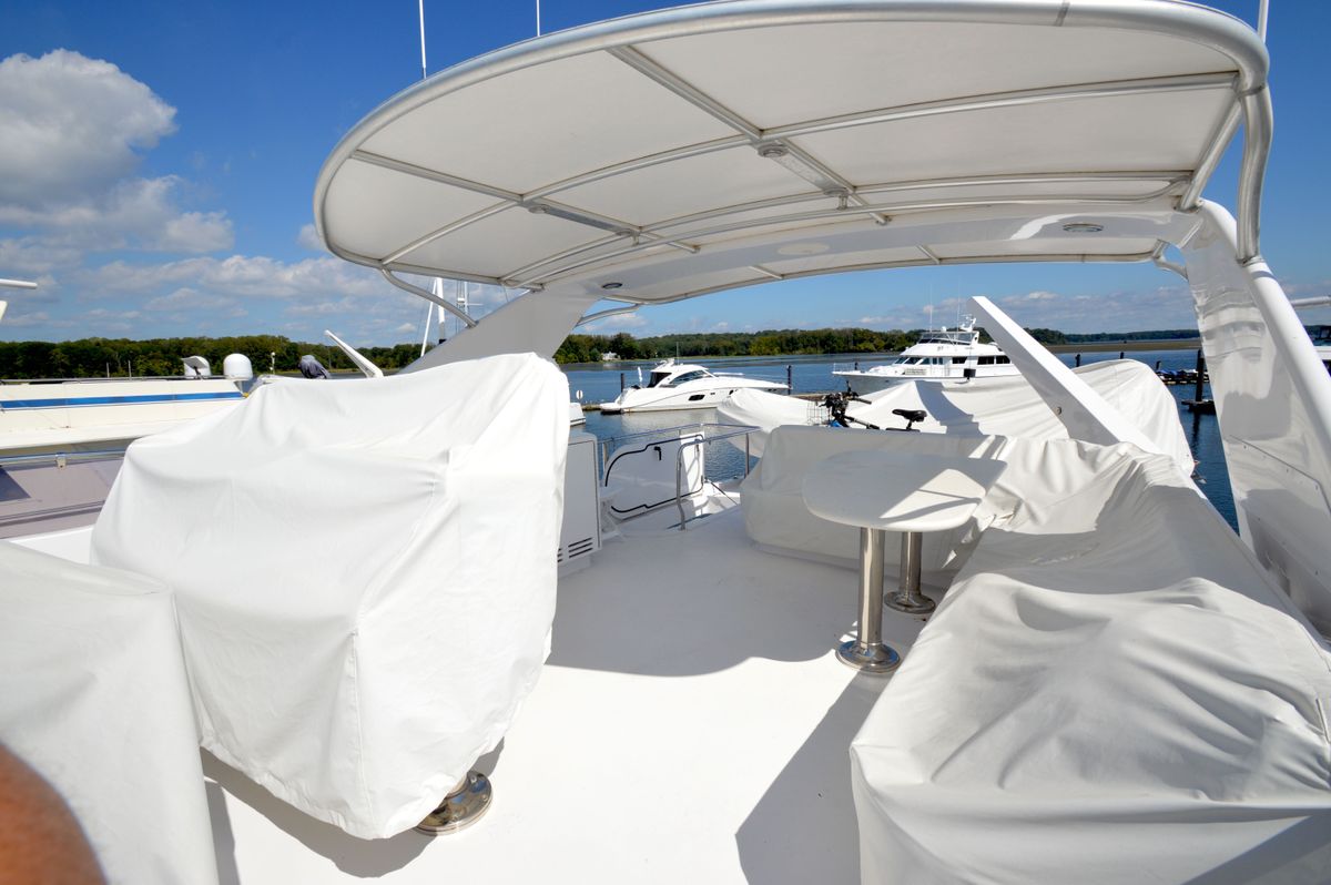 2006 Hatteras 64 