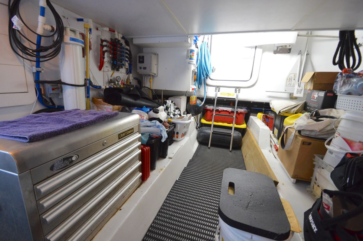2006 Hatteras 64 