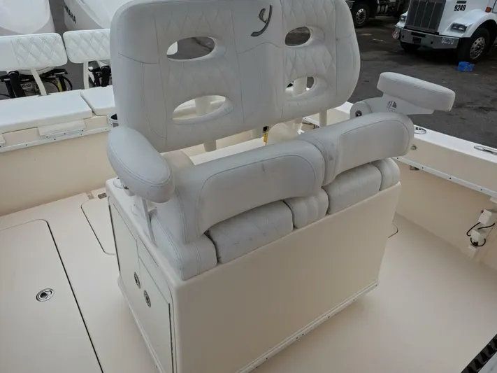  Yacht Photos Pics 2019 Young Boats 27 model with white cushioned seating and armrests.