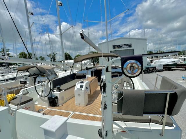 2023 Jeanneau 49 