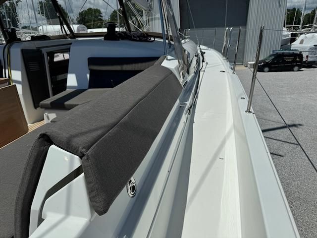 2023 Jeanneau 49 