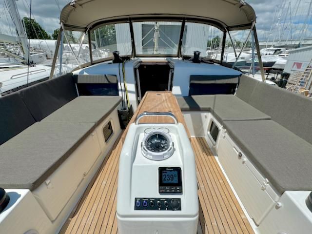 2023 Jeanneau 49 