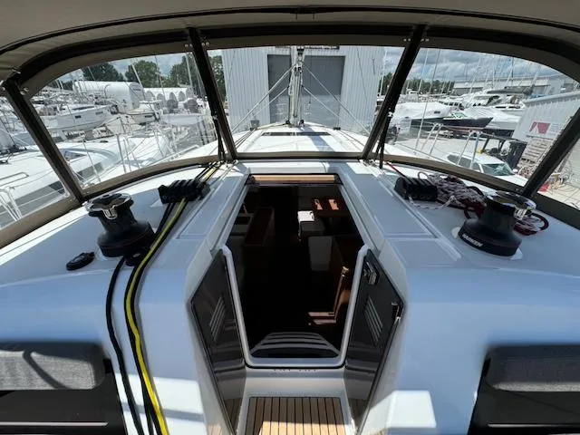 Jessy Yacht Photos Pics Interior view of 2023 Jeanneau Sun Odyssey 490 sailboat cockpit.