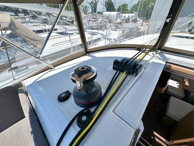 2023 Jeanneau 49 