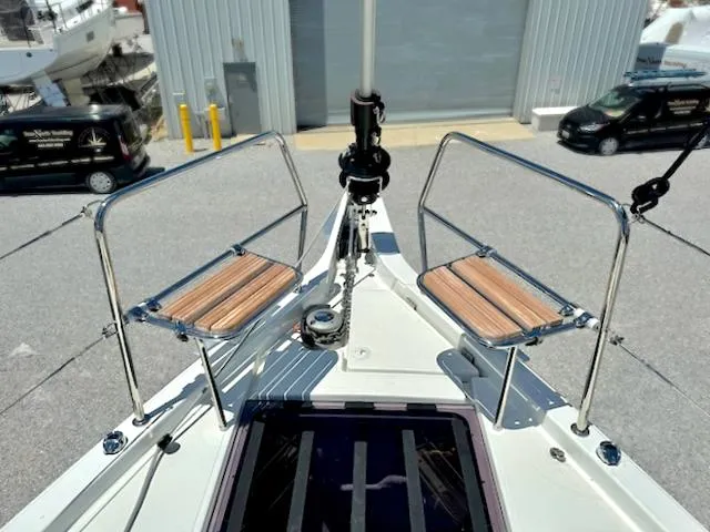 Jessy Yacht Photos Pics Jeanneau Sun Odyssey 490 sailboat deck with seating, 2023 model.