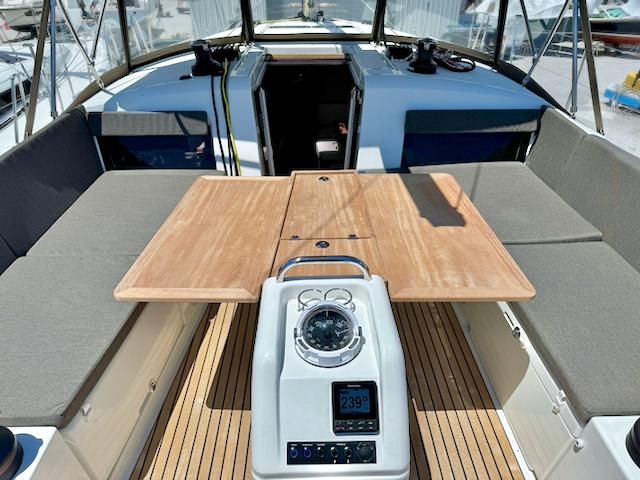 2023 Jeanneau 49 