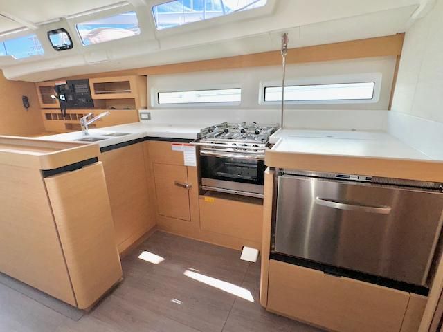 2023 Jeanneau 49 