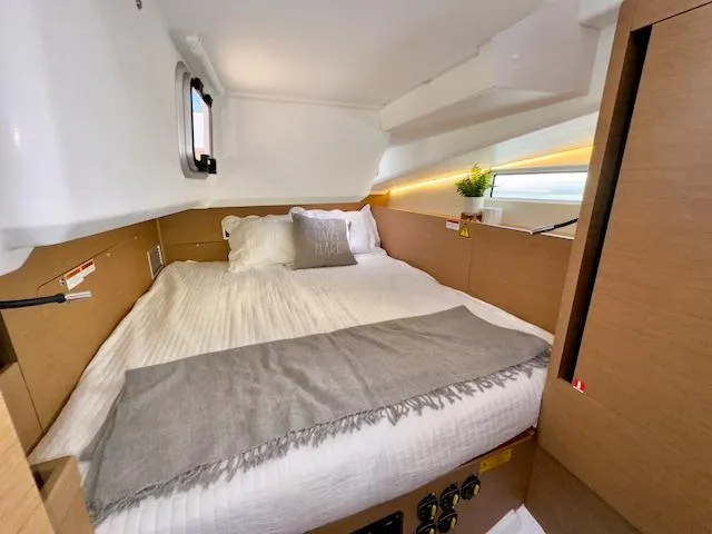 Jessy Yacht Photos Pics Luxurious cabin interior of 2023 Jeanneau Sun Odyssey 490 yacht.