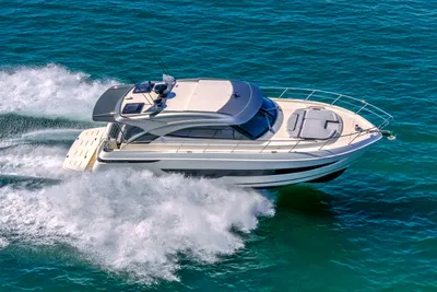 Riviera 4600 Sport Yacht