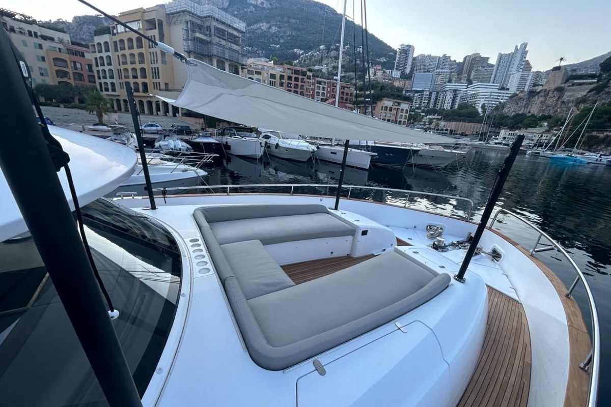 2022 Azimut 66 