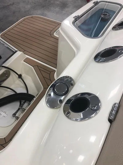  Yacht Photos Pics 2022 Chris-craft 24 Catalina - Image 10