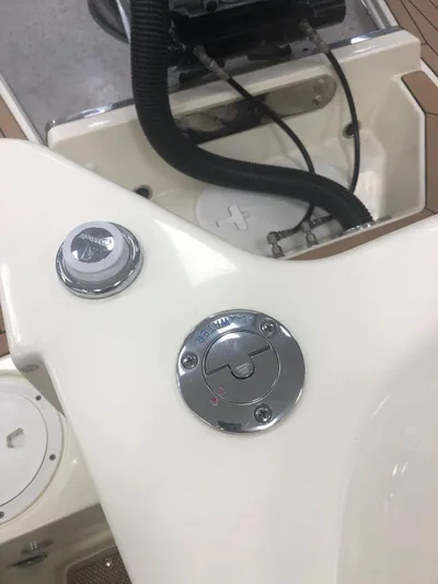  Yacht Photos Pics 2022 Chris-craft 24 Catalina - Image 11