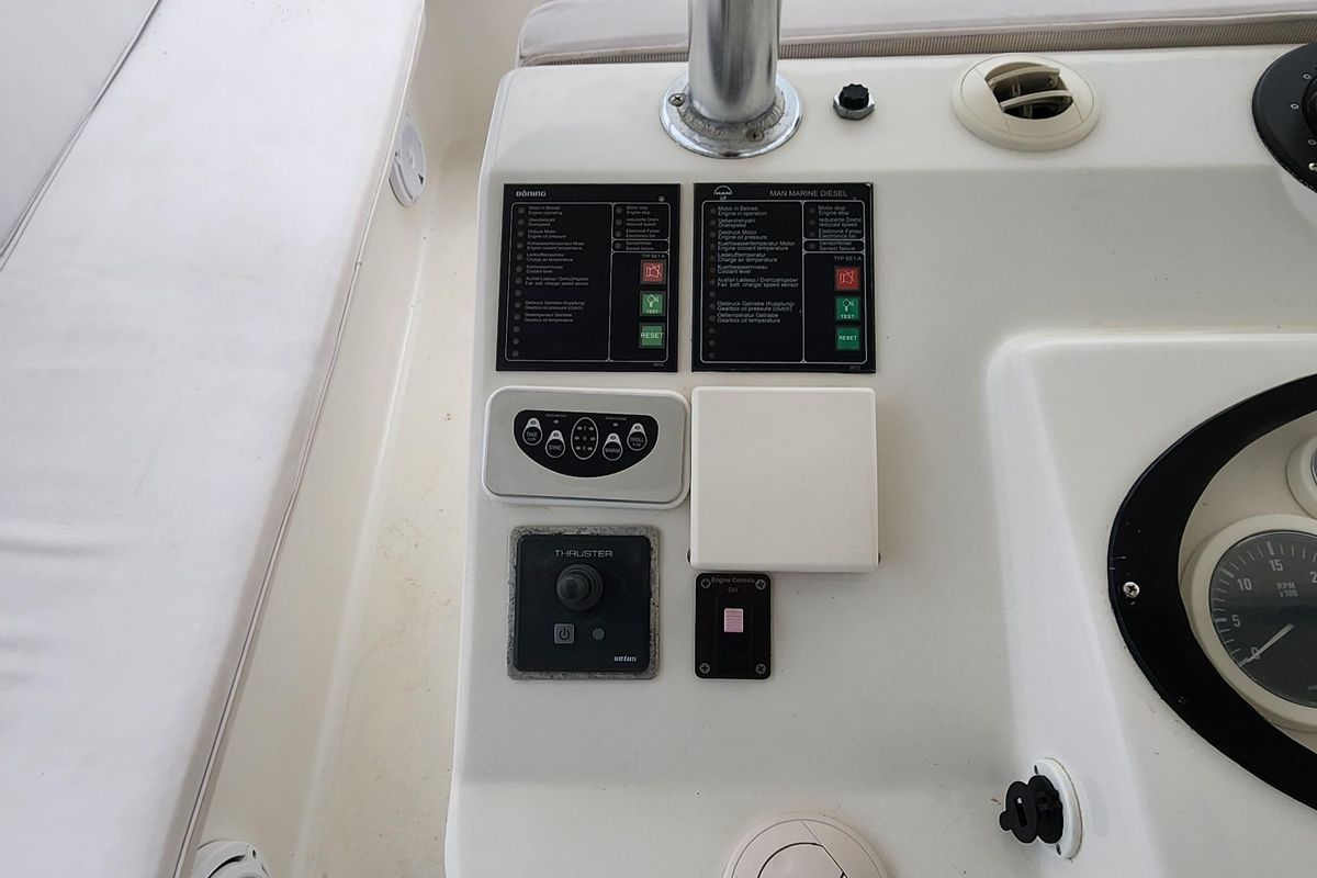2001 Ocean Yachts 56 