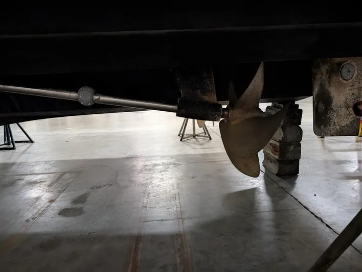 The Last Run Yacht Photos Pics Propeller and shaft of 2003 Cruisers Yachts 5000 Sport Sedan in a workshop.