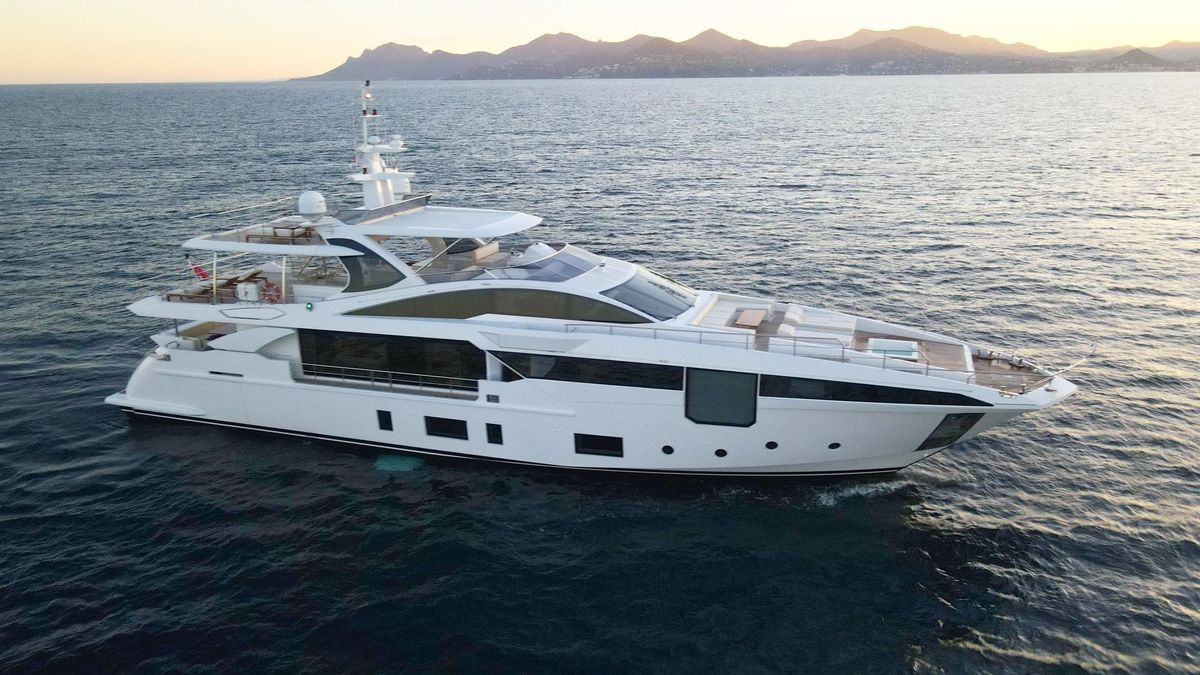 2017 Azimut 114 