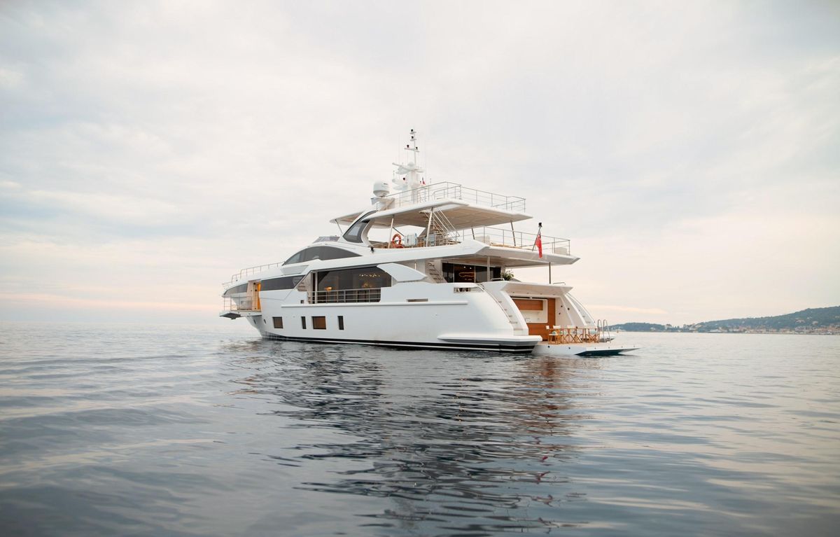 2017 Azimut 114 