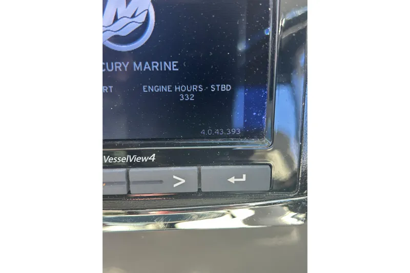 Libres Y Lokos Yacht Photos Pics Display screen of 2016 Boston Whaler 285 Conquest showing 332 engine hours.