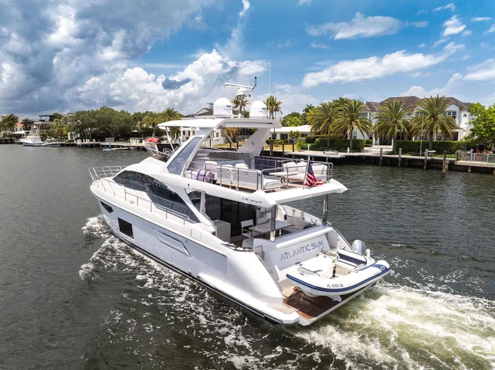  Yacht Photos Pics Azimut Fly 60 yacht cruising on a sunny day, 2022 model.