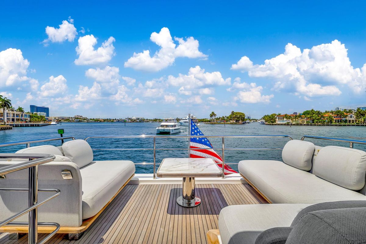 2022 Azimut 60 