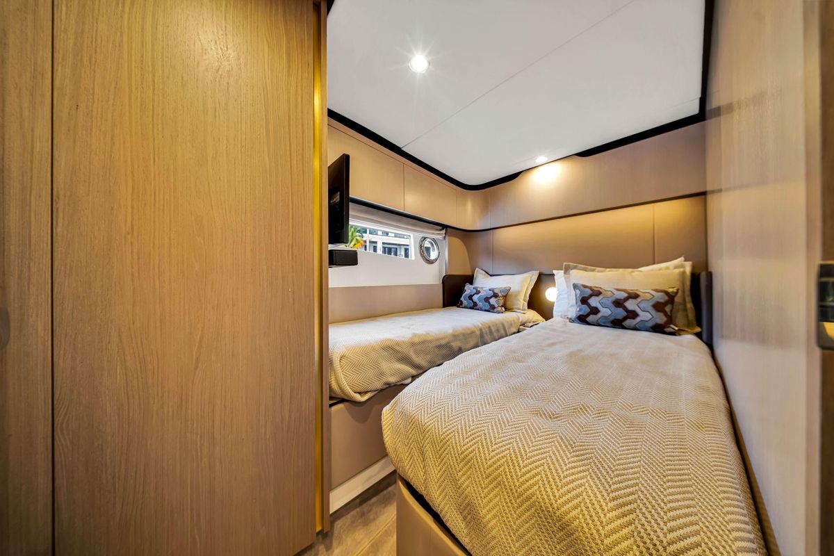2022 Azimut 60 