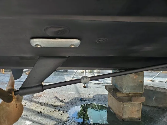  Yacht Photos Pics 1998 Viking Sports Cruiser underside with propeller and rudder components visible.