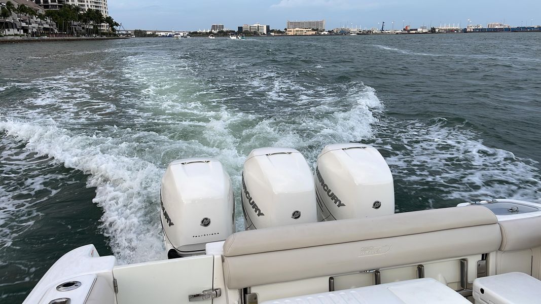 2018 Boston Whaler 350 Outrage