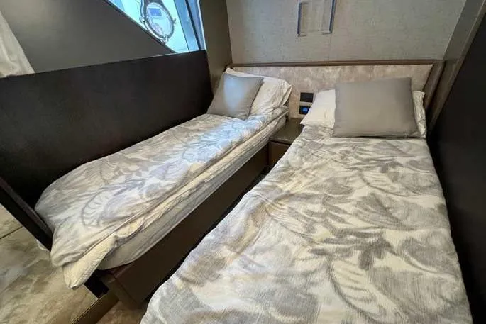  Yacht Photos Pics Luxurious twin bedroom in 2020 Ferretti Yachts 850, featuring elegant bedding and modern design.