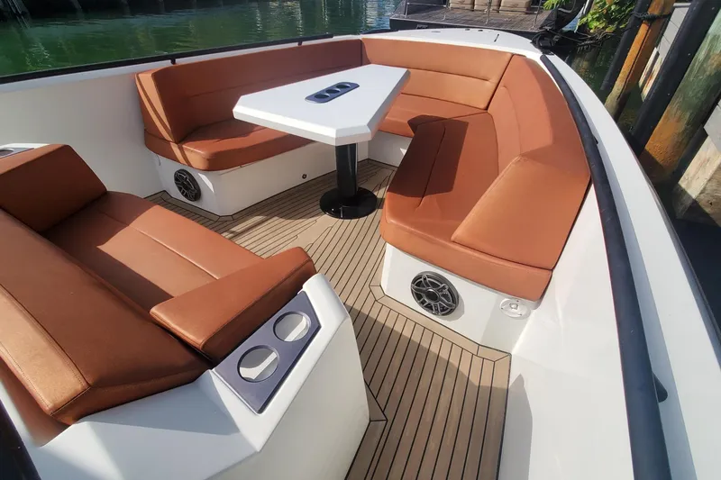 Smart Yacht Photos Pics Vanquish 40 Smart - Bow