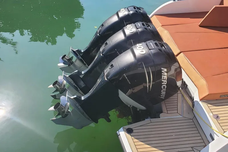 Smart Yacht Photos Pics Vanquish 40 Smart - Engines