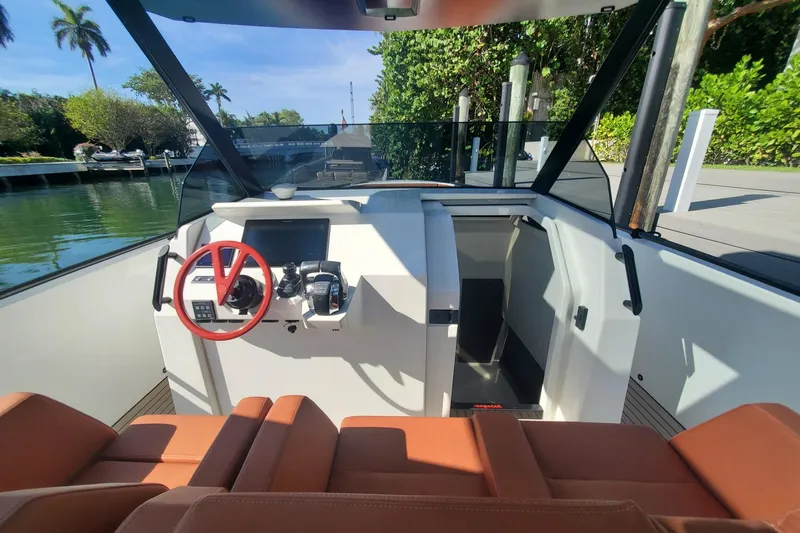 Smart Yacht Photos Pics Vanquish 40 Smart - Helm