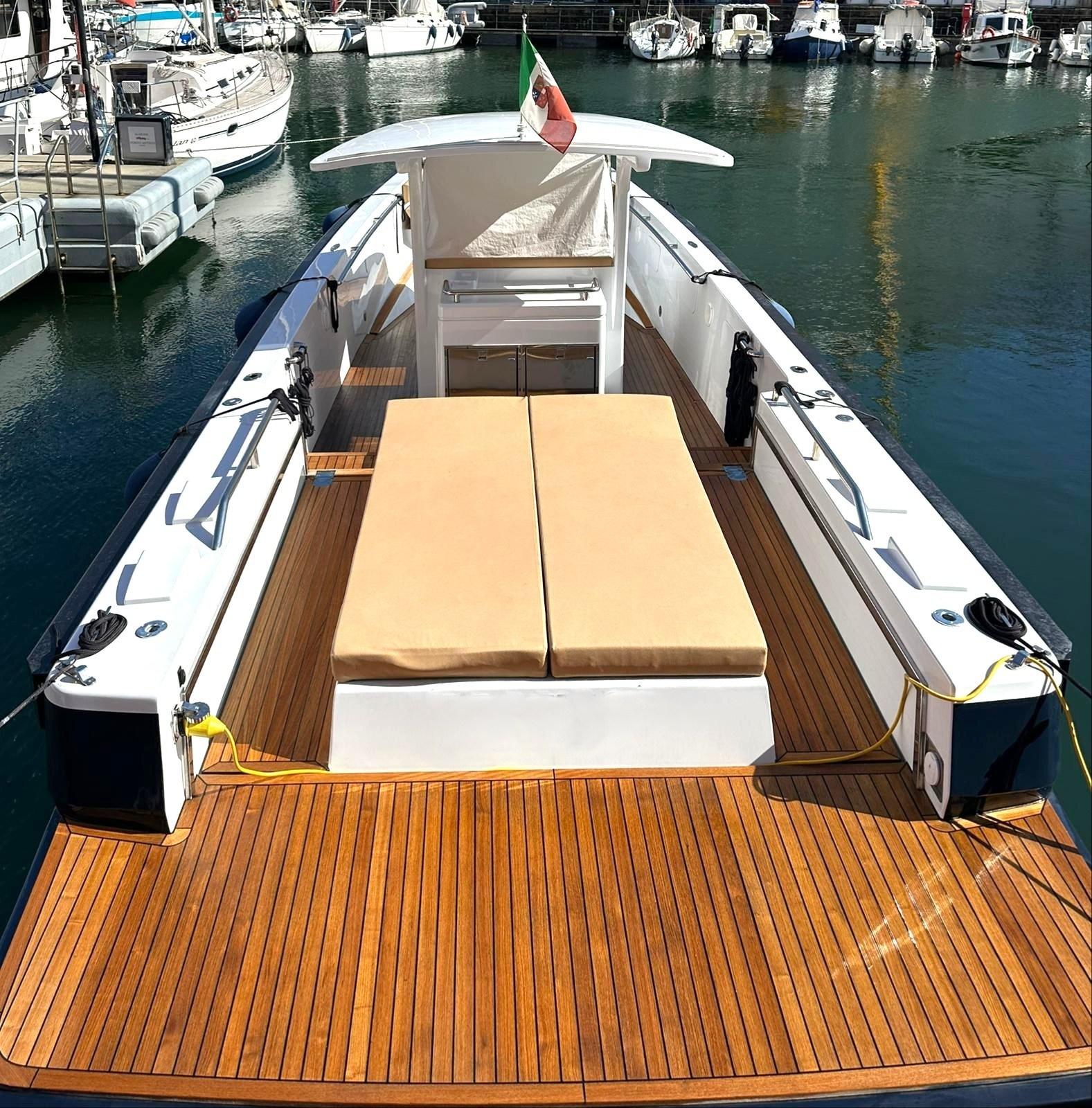 Custom UnicaT Custom Tender 12