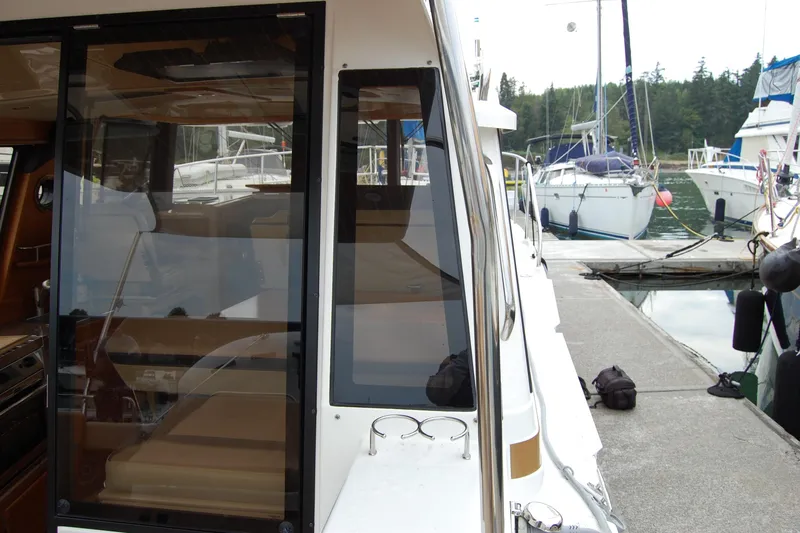  Yacht Photos Pics 2018 Ranger Tugs R29 docked, showcasing interior and exterior design features.