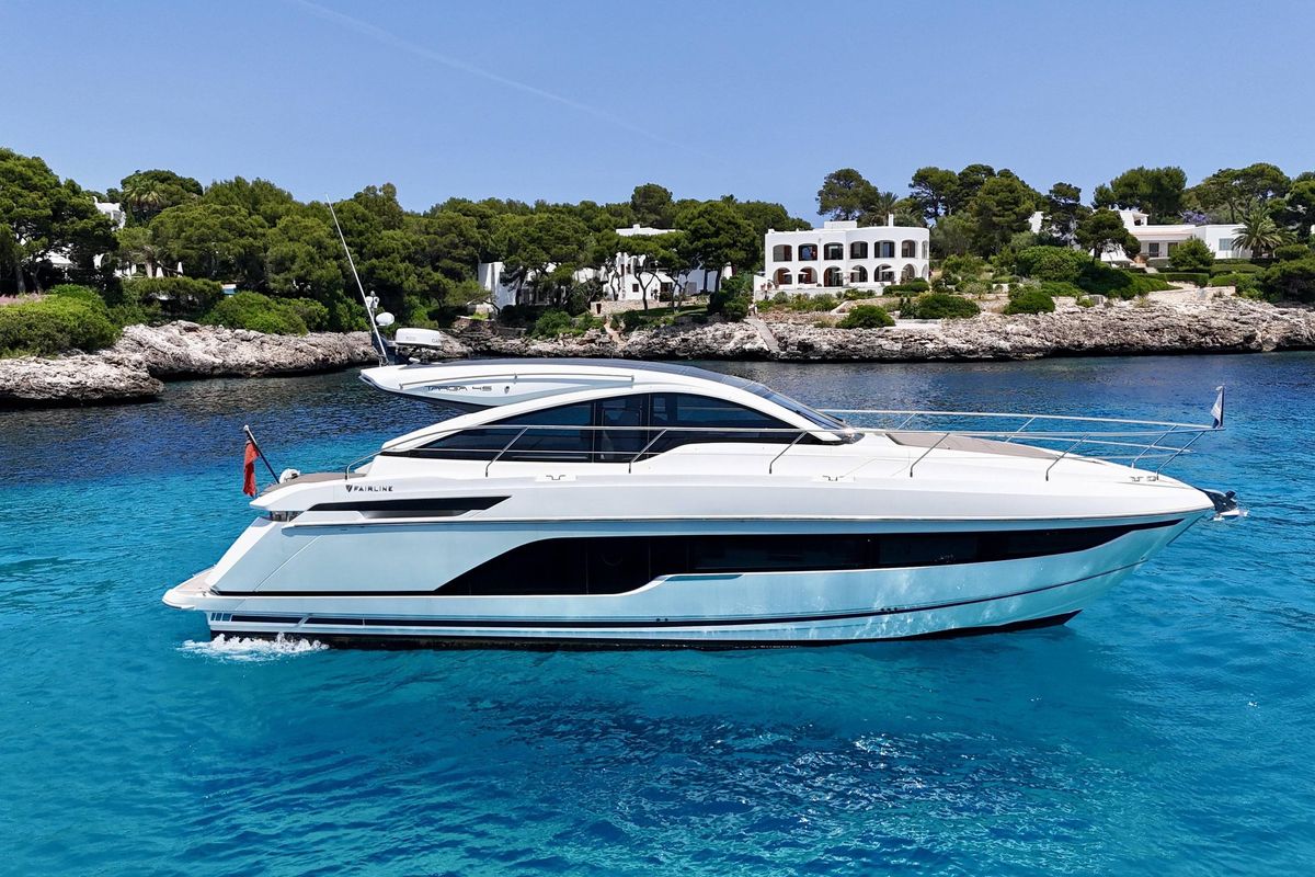 2023 Fairline 47 