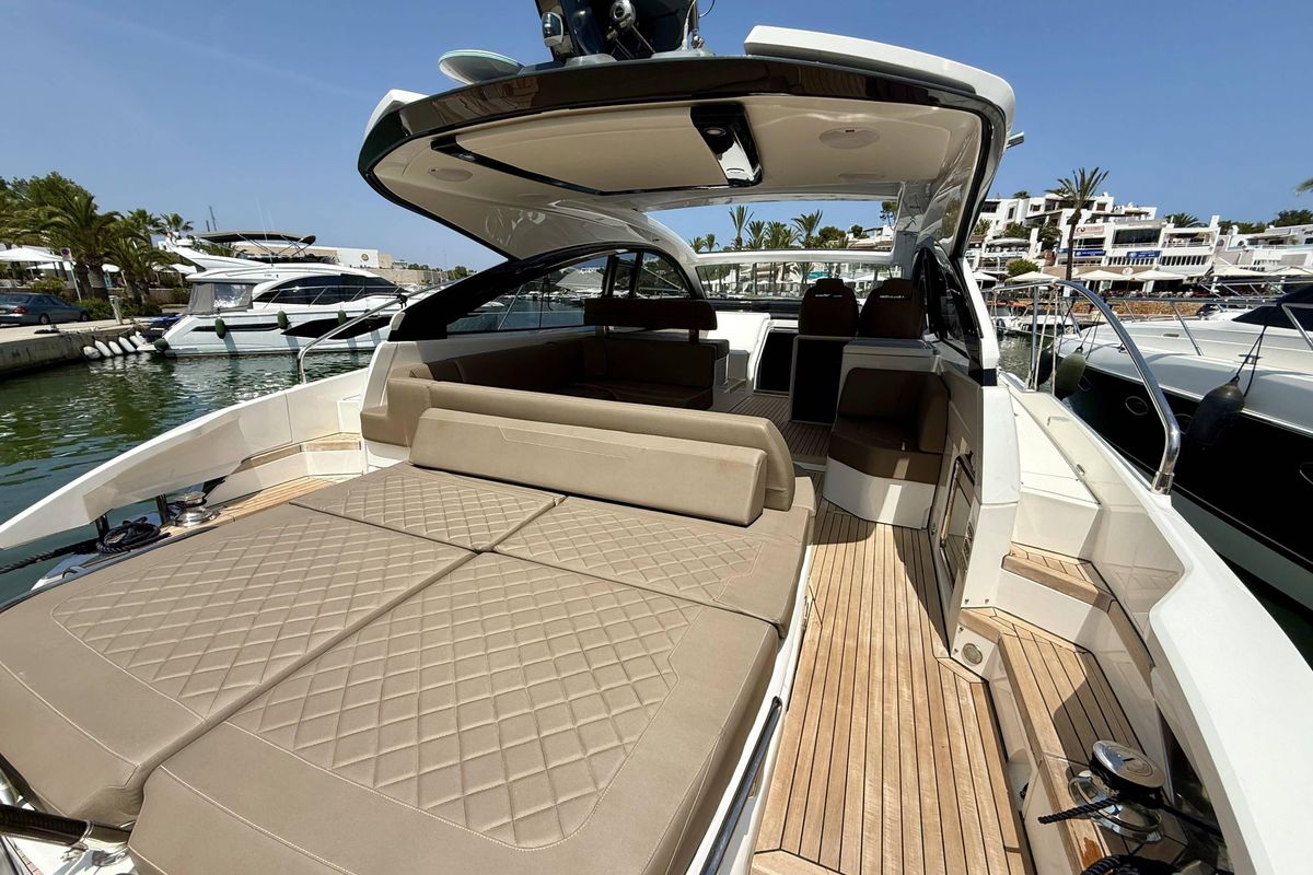 2023 Fairline 47 