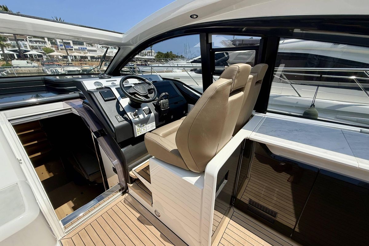2023 Fairline 47 