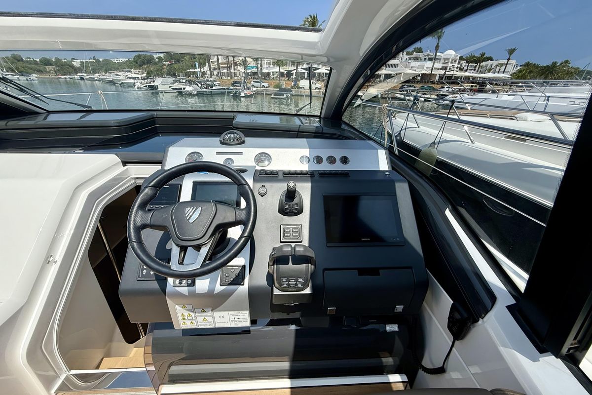 2023 Fairline 47 