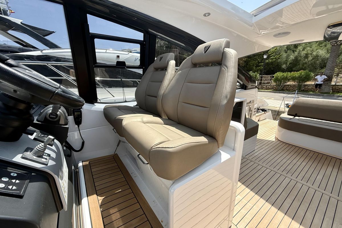 2023 Fairline 47 