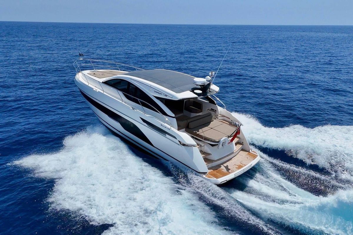 2023 Fairline 47 