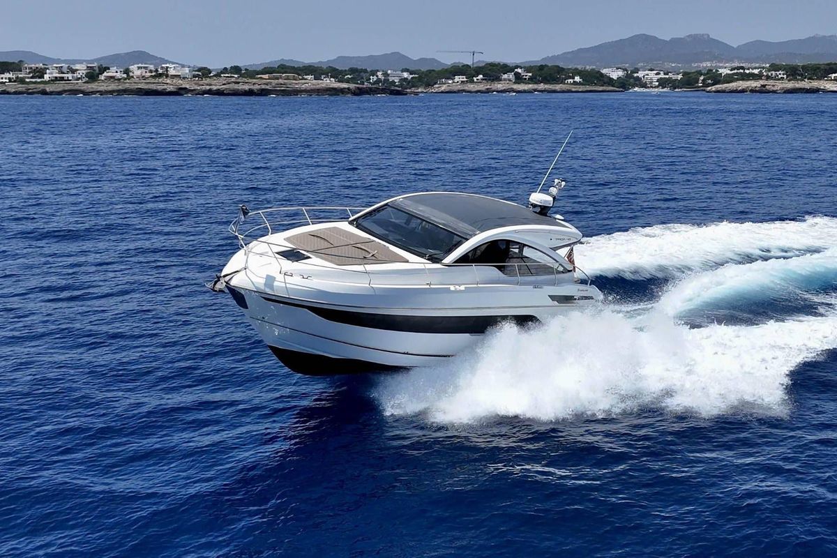 2023 Fairline 47 