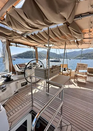  Yacht Photos Pics Luxurious 2011 Lagoon 560 yacht deck with scenic ocean view and elegant seating area.