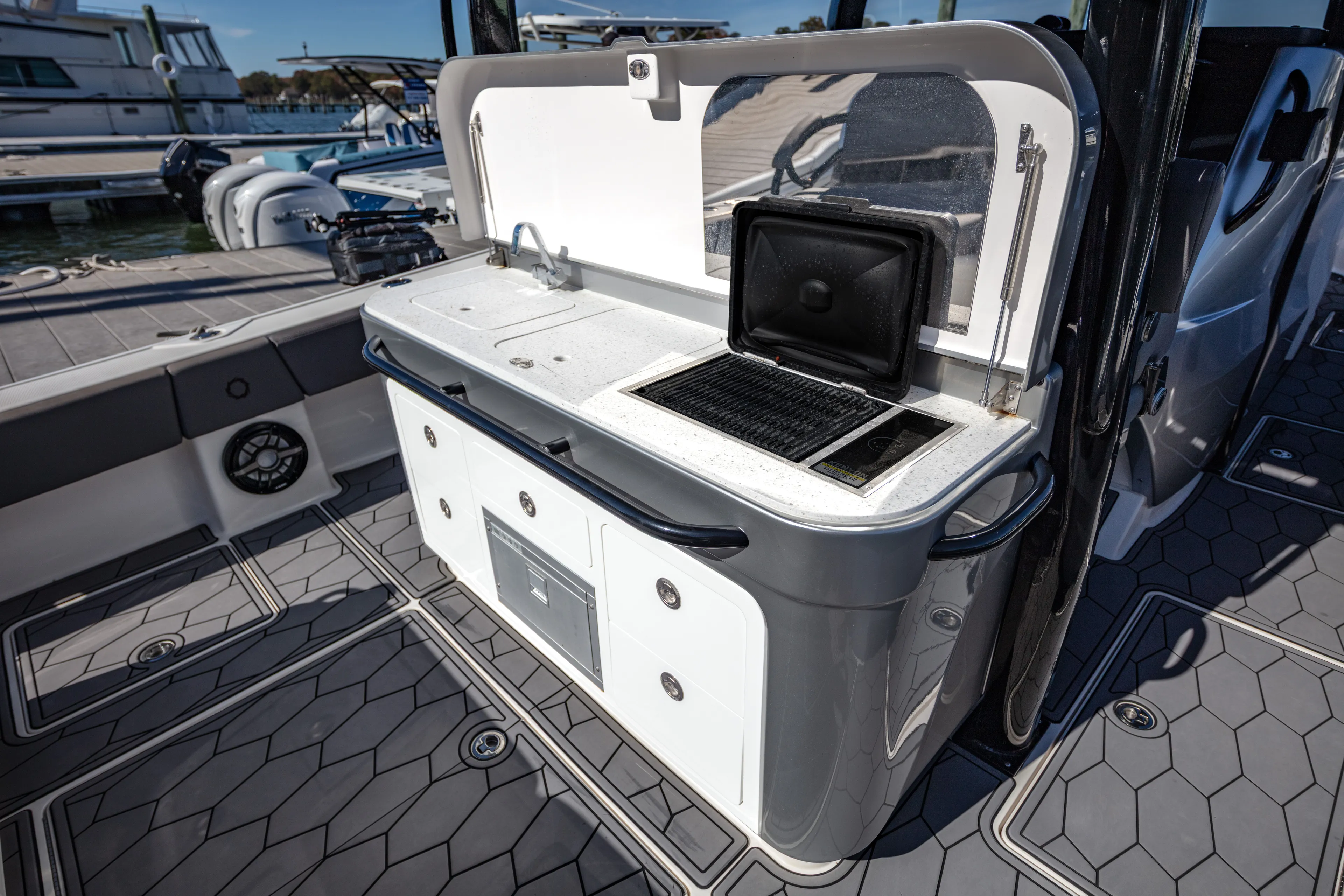  Yacht Photos Pics 2022 Fountain 43 NX Legasea Marine