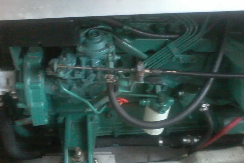 Lusea Yacht Photos Pics Engine of a 1997 Mainship 350 boat, showcasing mechanical components.