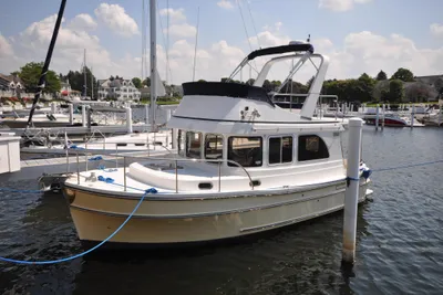 Helmsman Trawlers 31 Sedan