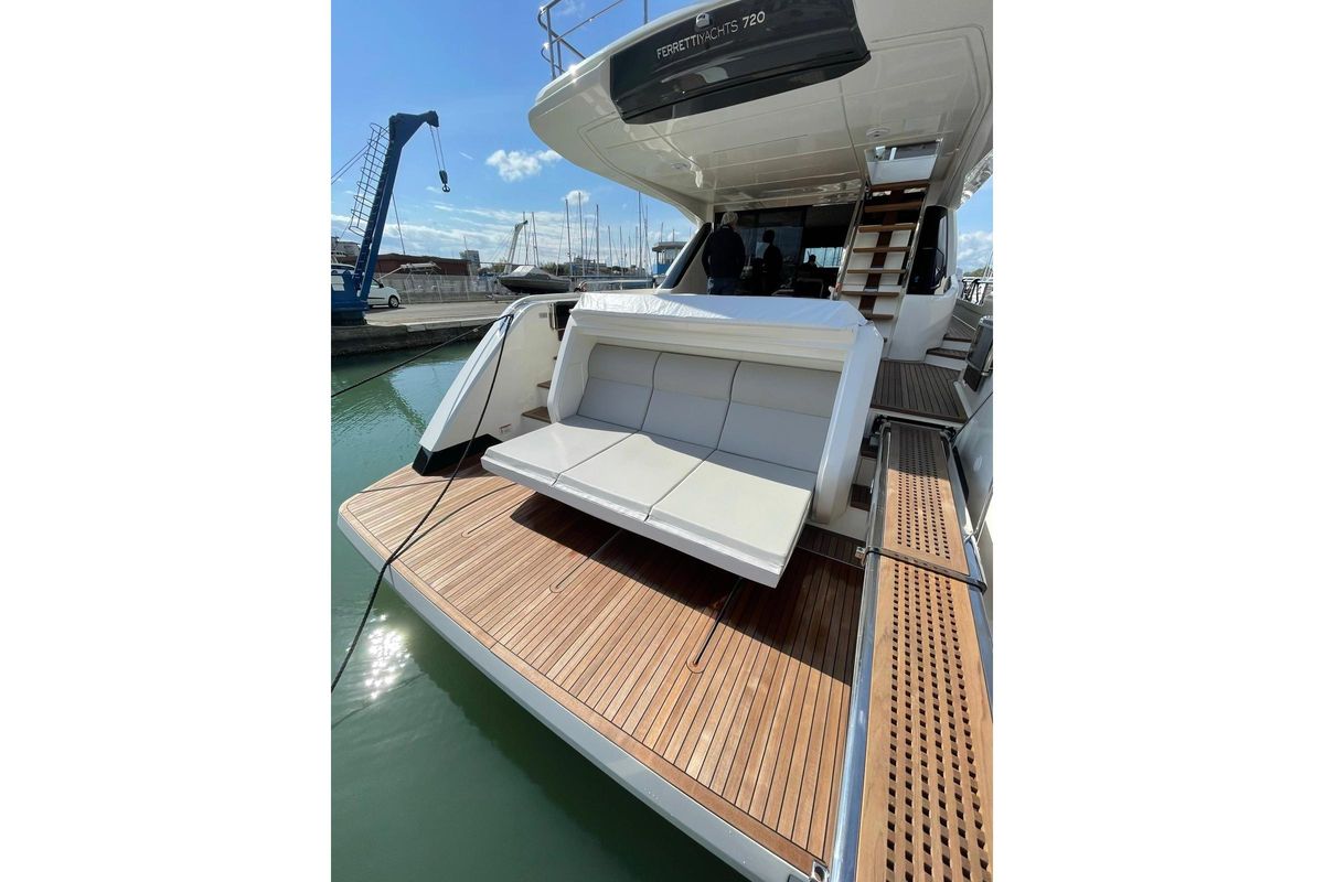 2021 Ferretti Yachts 73 
