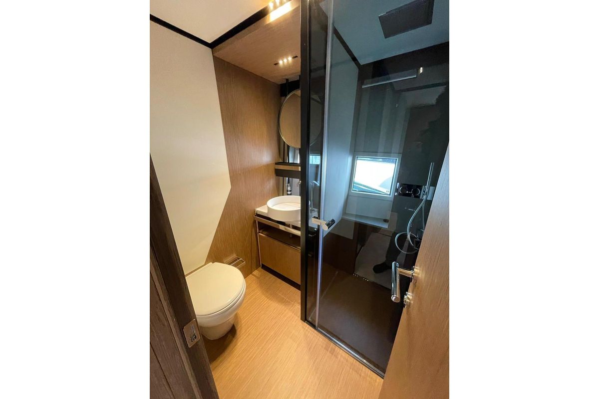 2021 Ferretti Yachts 73 