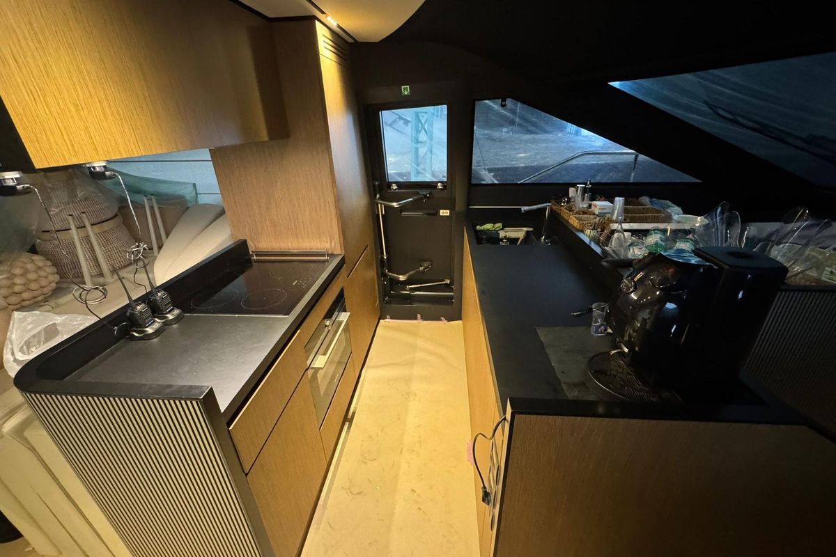 2021 Ferretti Yachts 73 