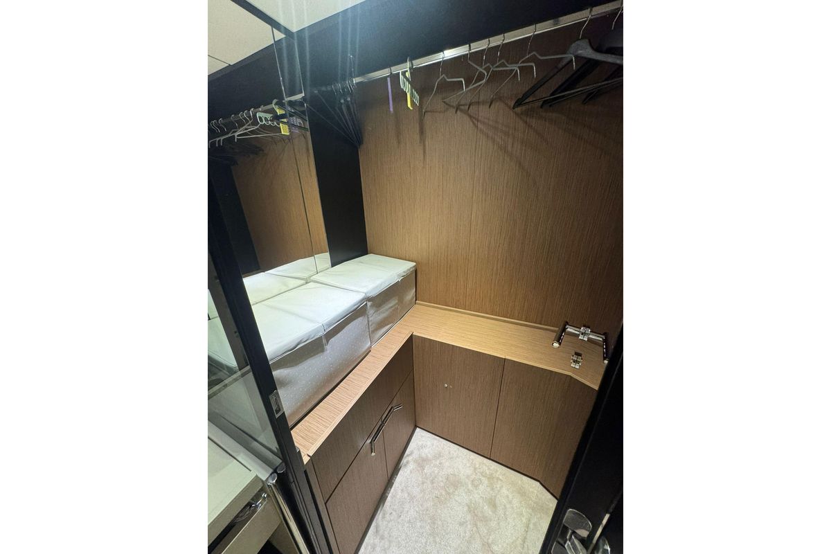 2021 Ferretti Yachts 73 