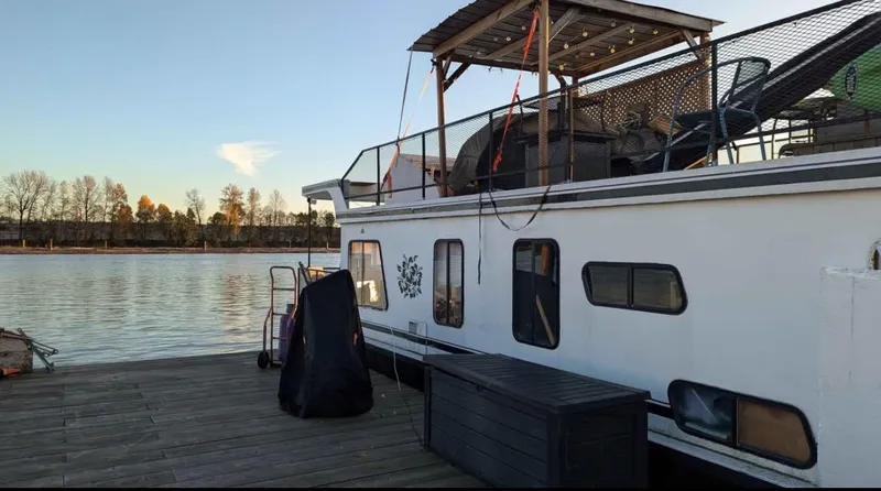 Shangri-la Yacht Photos Pics 