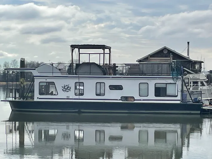 Shangri-la Yacht Photos Pics 